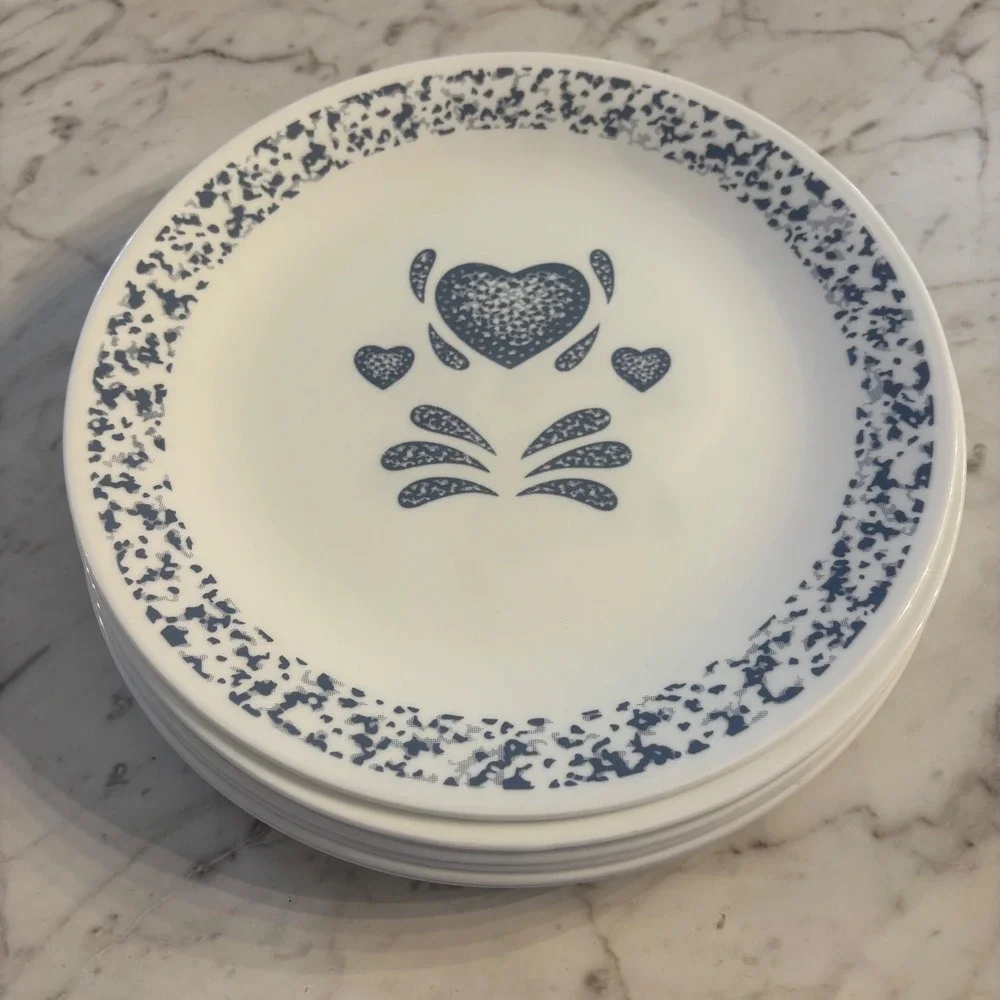 Corelle Corning Country Heart Dinner Plates Set of 8 Blue White Vitrelle USA